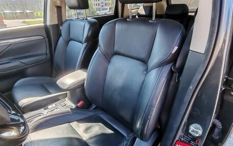 Mitsubishi Outlander III рестайлинг 3, 2019 год, 1 985 000 рублей, 3 фотография