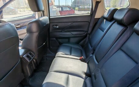 Mitsubishi Outlander III рестайлинг 3, 2019 год, 1 985 000 рублей, 11 фотография