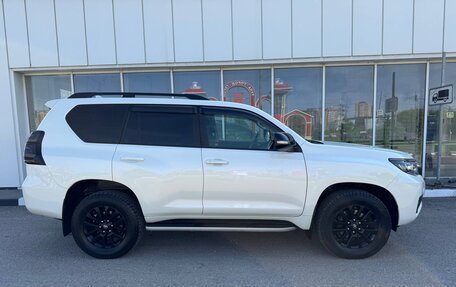 Toyota Land Cruiser Prado 150 рестайлинг 2, 2021 год, 6 100 000 рублей, 4 фотография