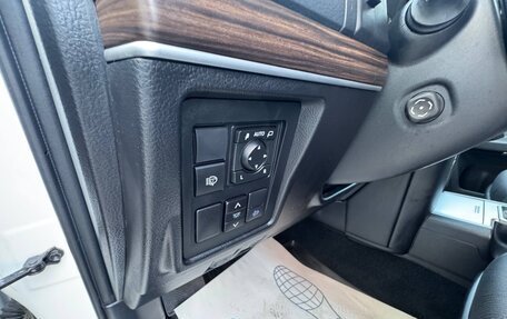 Toyota Land Cruiser Prado 150 рестайлинг 2, 2021 год, 6 100 000 рублей, 18 фотография