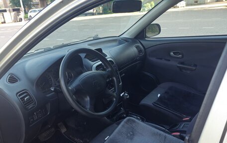 Mitsubishi Carisma I, 2003 год, 385 000 рублей, 10 фотография