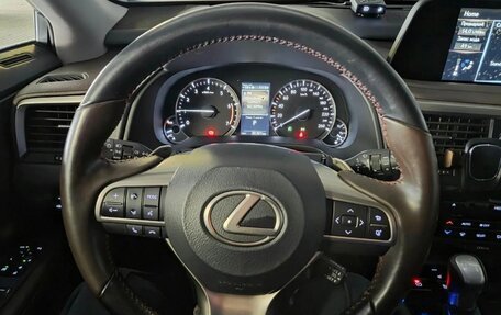Lexus RX IV рестайлинг, 2020 год, 5 600 000 рублей, 3 фотография