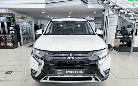 Mitsubishi Outlander III рестайлинг 3, 2021 год, 2 500 000 рублей, 2 фотография