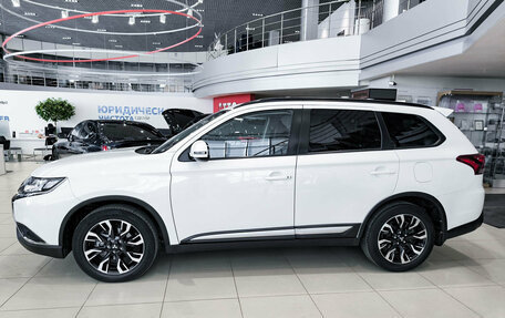 Mitsubishi Outlander III рестайлинг 3, 2021 год, 2 500 000 рублей, 8 фотография