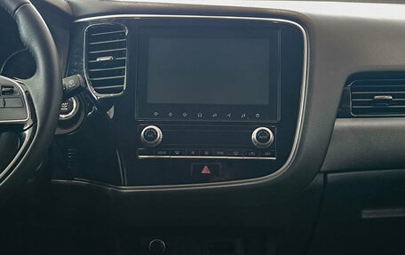 Mitsubishi Outlander III рестайлинг 3, 2021 год, 2 500 000 рублей, 15 фотография