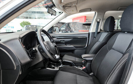 Mitsubishi Outlander III рестайлинг 3, 2021 год, 2 500 000 рублей, 16 фотография