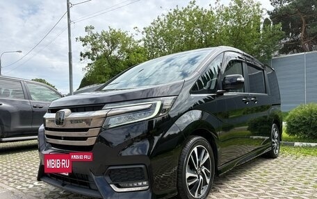 Honda Stepwgn IV, 2017 год, 2 250 000 рублей, 2 фотография