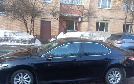 Toyota Camry, 2019 год, 2 300 000 рублей, 4 фотография