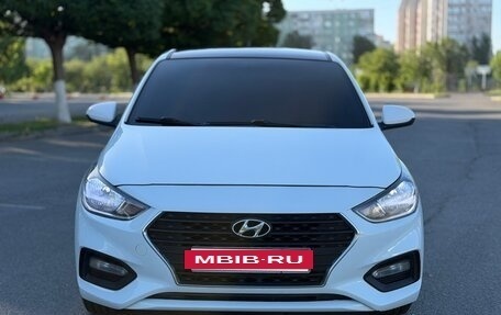 Hyundai Solaris II рестайлинг, 2017 год, 1 000 000 рублей, 4 фотография