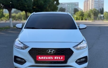 Hyundai Solaris II рестайлинг, 2017 год, 1 000 000 рублей, 3 фотография