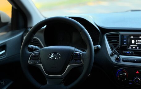 Hyundai Solaris II рестайлинг, 2017 год, 1 000 000 рублей, 11 фотография