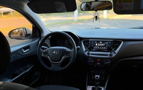 Hyundai Solaris II рестайлинг, 2017 год, 1 000 000 рублей, 10 фотография