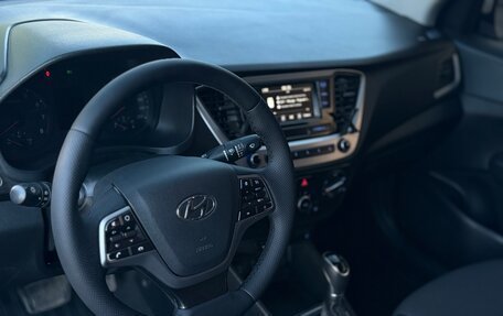 Hyundai Solaris II рестайлинг, 2017 год, 1 000 000 рублей, 13 фотография