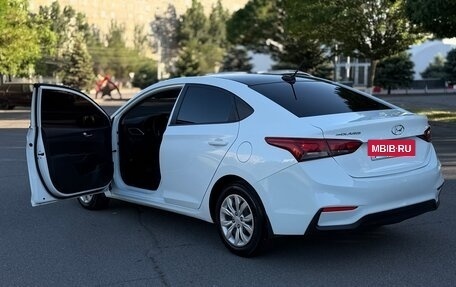 Hyundai Solaris II рестайлинг, 2017 год, 1 000 000 рублей, 19 фотография