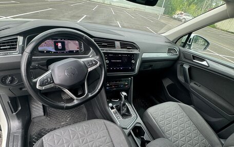 Volkswagen Tiguan II, 2021 год, 2 378 000 рублей, 5 фотография