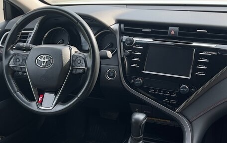 Toyota Camry, 2020 год, 2 650 000 рублей, 9 фотография