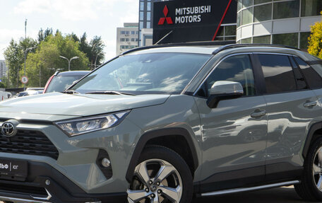 Toyota RAV4, 2019 год, 2 928 000 рублей, 21 фотография