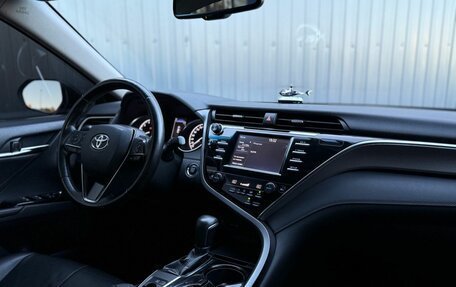 Toyota Camry, 2018 год, 2 299 000 рублей, 15 фотография