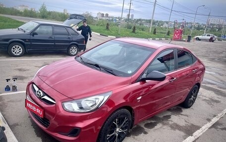Hyundai Solaris II рестайлинг, 2013 год, 600 000 рублей, 1 фотография