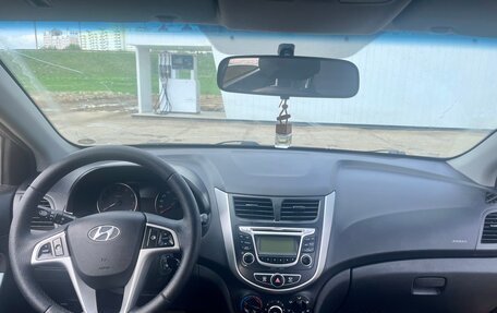 Hyundai Solaris II рестайлинг, 2013 год, 600 000 рублей, 11 фотография