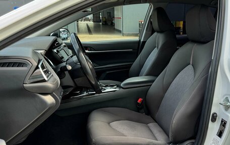 Toyota Camry, 2018 год, 2 299 000 рублей, 10 фотография