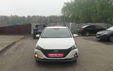 Hyundai Solaris II рестайлинг, 2021 год, 1 350 000 рублей, 1 фотография