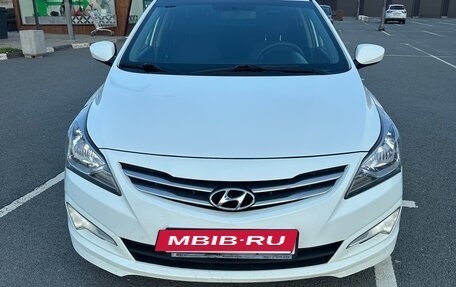 Hyundai Solaris II рестайлинг, 2015 год, 990 000 рублей, 3 фотография