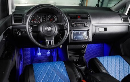 Volkswagen Touran III, 2010 год, 1 079 000 рублей, 6 фотография