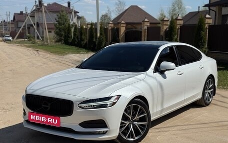 Volvo S90 II рестайлинг, 2017 год, 3 400 000 рублей, 1 фотография