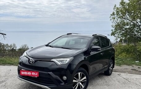 Toyota RAV4, 2015 год, 2 350 000 рублей, 2 фотография