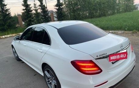 Mercedes-Benz E-Класс, 2019 год, 2 700 000 рублей, 4 фотография