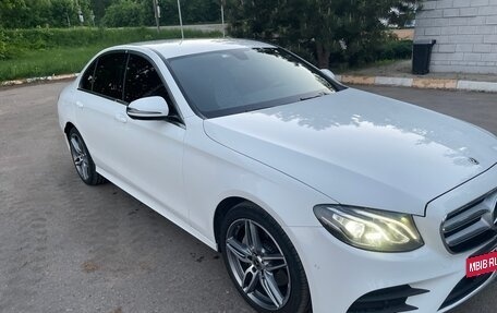 Mercedes-Benz E-Класс, 2019 год, 2 700 000 рублей, 2 фотография