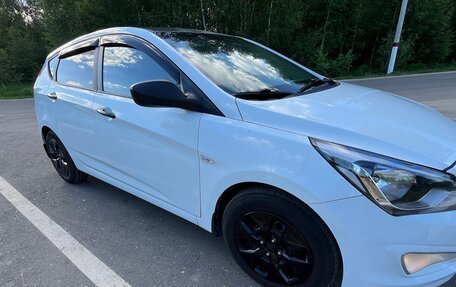 Hyundai Solaris II рестайлинг, 2015 год, 970 000 рублей, 7 фотография