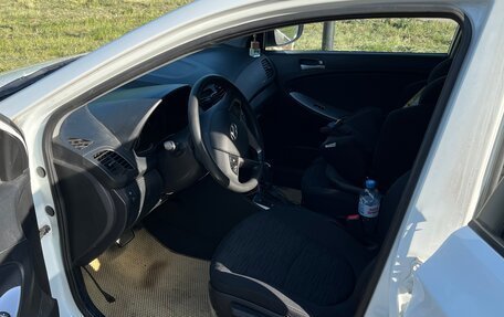 Hyundai Solaris II рестайлинг, 2015 год, 970 000 рублей, 13 фотография