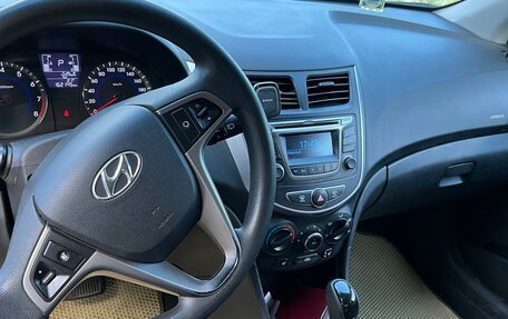 Hyundai Solaris II рестайлинг, 2015 год, 970 000 рублей, 17 фотография