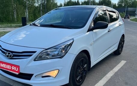 Hyundai Solaris II рестайлинг, 2015 год, 970 000 рублей, 3 фотография
