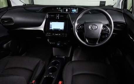Toyota Prius IV XW50, 2019 год, 1 699 000 рублей, 6 фотография