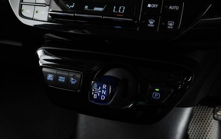 Toyota Prius IV XW50, 2019 год, 1 699 000 рублей, 19 фотография