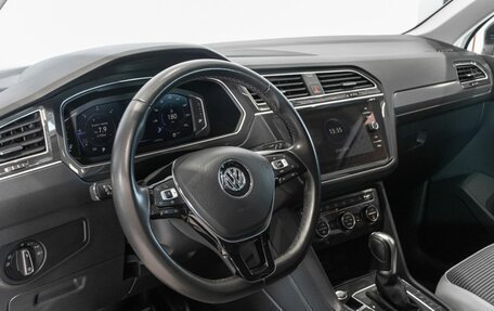 Volkswagen Tiguan II, 2019 год, 3 289 400 рублей, 5 фотография
