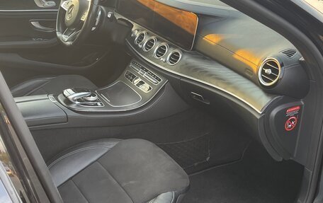 Mercedes-Benz E-Класс, 2017 год, 2 700 000 рублей, 13 фотография