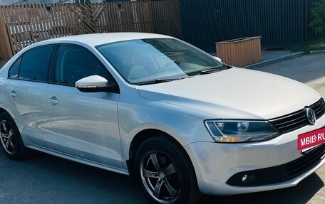 Volkswagen Jetta VI, 2011 год, 1 110 000 рублей, 3 фотография
