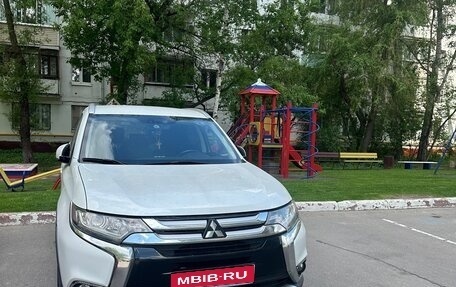 Mitsubishi Outlander III рестайлинг 3, 2015 год, 2 300 000 рублей, 1 фотография