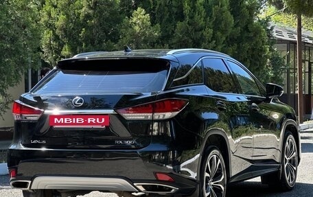 Lexus RX IV рестайлинг, 2020 год, 4 300 000 рублей, 5 фотография