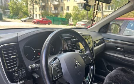 Mitsubishi Outlander III рестайлинг 3, 2015 год, 2 300 000 рублей, 3 фотография