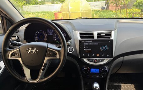 Hyundai Solaris II рестайлинг, 2011 год, 950 000 рублей, 7 фотография