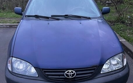 Toyota Avensis III рестайлинг, 2001 год, 320 000 рублей, 1 фотография
