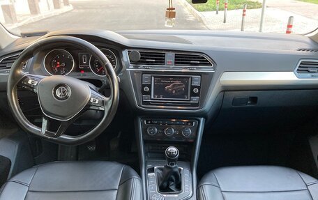 Volkswagen Tiguan II, 2017 год, 2 230 000 рублей, 11 фотография