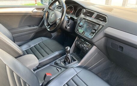Volkswagen Tiguan II, 2017 год, 2 230 000 рублей, 17 фотография