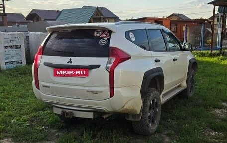Mitsubishi Pajero Sport III рестайлинг, 2018 год, 3 500 000 рублей, 3 фотография