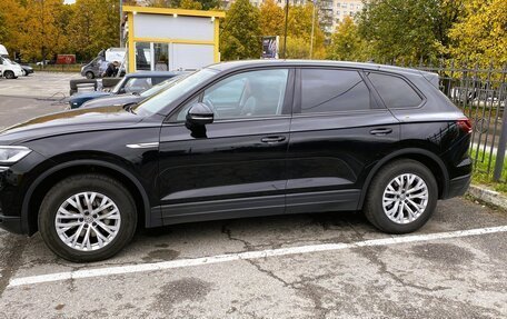 Volkswagen Touareg III, 2018 год, 3 990 000 рублей, 2 фотография